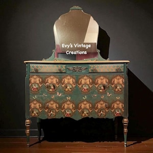 Refinished Vintage Dresser/Lowboy/Chest of Drawers/Antique/Painted