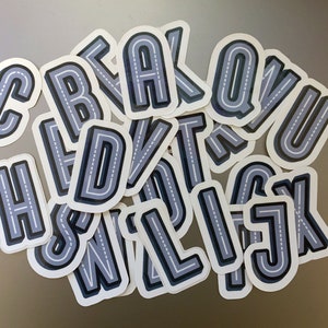 Sticker alphabet pour ordinateur portable monogramme alphabet lettre sticker autocollant bouteille d'eau nom de la lettre mariage ton bleu cool