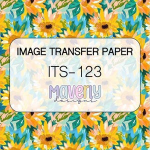 Könnte beinhalten: Ein Bogen Bildtransferpapier mit einem sich wiederholenden Sonnenblumenmuster in Gelb, Orange und Türkis. Ein weißes rechteckiges Etikett in der Mitte zeigt den Text IMAGE TRANSFER PAPER, ITS-123 und den Markennamen Maverly designs.