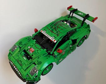 Soporte de pared para el Porsche 911 GT3 R Rexy AO Racing (42224) LEGO® Technic™