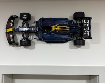Soporte de pared para el coche de F1 Reb Bull Racing RB-20 LEGO® Technic™ (42206)