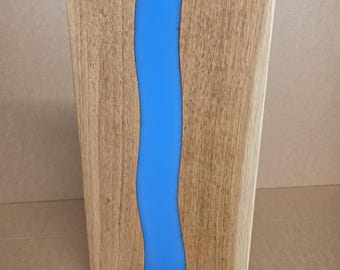 Tabla de servir de resina de roble / Tabla de cortar de epoxi Blue River, hecha a mano en Inglaterra.