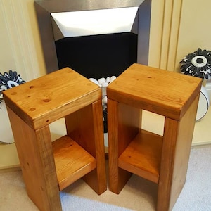 Mesita de noche rústica de pino hecha a mano: Mesa auxiliar de madera maciza robusta imagen 4