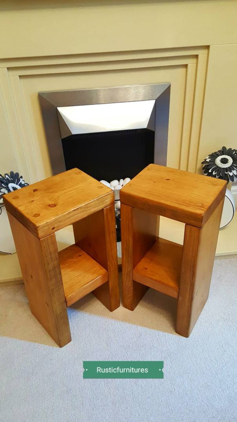 Mesita de noche rústica de pino hecha a mano: Mesa auxiliar de madera maciza robusta imagen 4