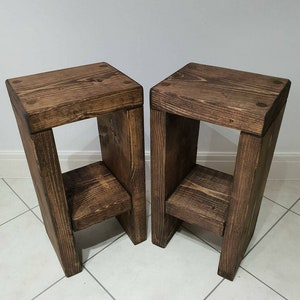 Mesita de noche rústica de pino hecha a mano: Mesa auxiliar de madera maciza robusta imagen 5