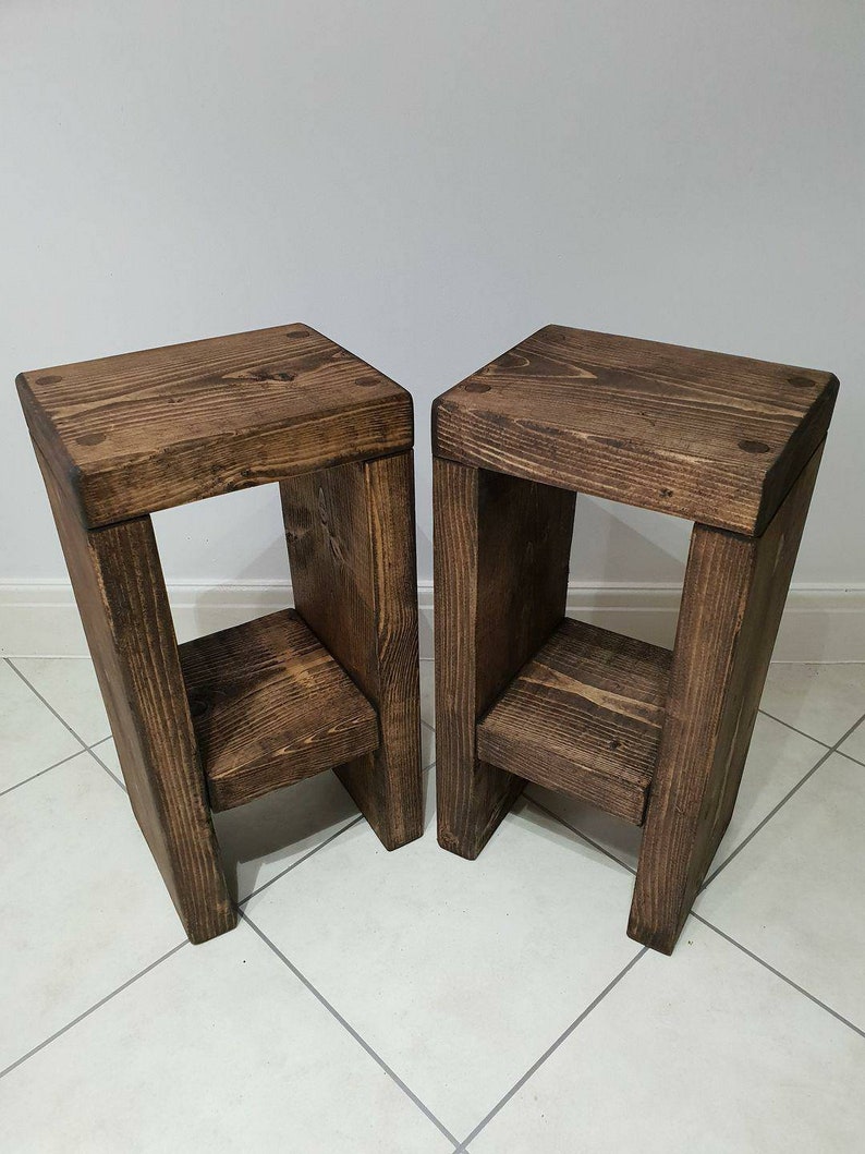 Mesita de noche rústica de pino hecha a mano: Mesa auxiliar de madera maciza robusta imagen 5