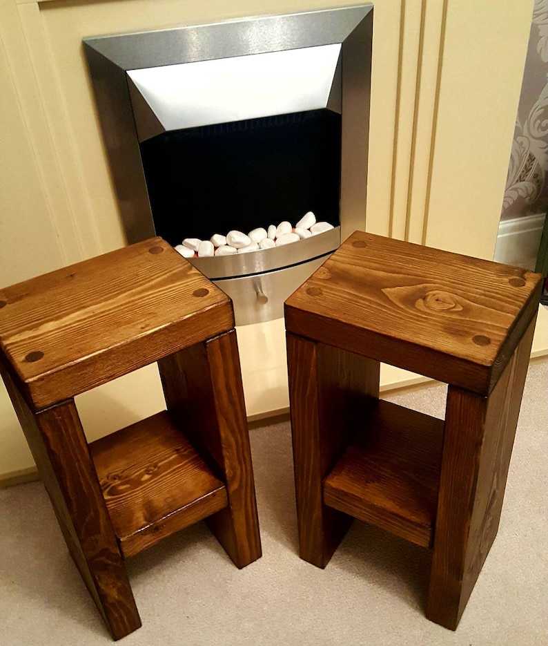 Mesita de noche rústica de pino hecha a mano: Mesa auxiliar de madera maciza robusta imagen 3