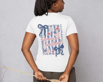 Diseño de camiseta para el 4 de julio: Novia americana en formato SVG y PNG, lazo patriótico coqueto (descarga digital).
