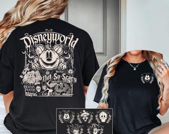 Könnte beinhalten: Schwarzes T-Shirt mit einem weißen Grafikdruck von Mickey Mouse und dem Text "Disneyworld Mickey's Not-So-Scary Halloween Party Est. 1971".