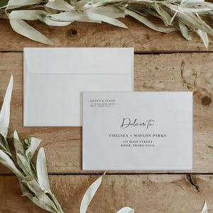 Envelopes personalizados e modernos para anúncios de fuga | Endereçado e impresso
