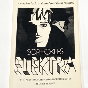 以下が含まれることがあります： ソフォクレスの「エレクトラ」というタイトルの書籍の白黒表紙。表紙には、幾何学的な形をした女性の顔のスタイリッシュなイラストが描かれている。