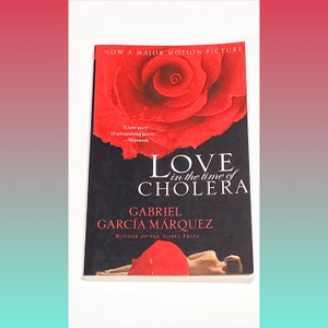 Used Paperback Book - Love in the Time of Cholera - Gabriel Garcia Marquez - Classic Literature - Fiction Novel - Vintage Pre Owned - Good