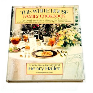 White House Family Cookbook, Vintage Presidential Recipes (Pre-owned 1987)