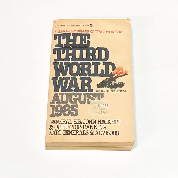 The Third World War August 1985 - Vintage Paperback Book - Pre Owned - Very Good Condition