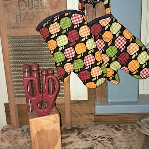 Handmade Gingham Apple Oven Mitts: Heat Resistant Kitchen Gloves