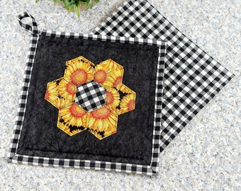 Quilted Pot Holders Handmade, Sunflower Kitchen Accessories, Heat Resistant Mat, Fabric Hot Pads, Square Potholder, Kitchen Essentials