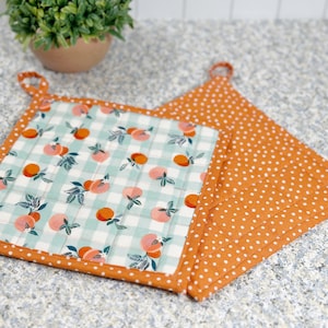 Quilted Potholders, Kitchen Hot Pads, Peach Kitchen Decor, Square Pot Holders, Kitchen Essential, Bridal Shower Kitchen Gift, Set of Hotpads