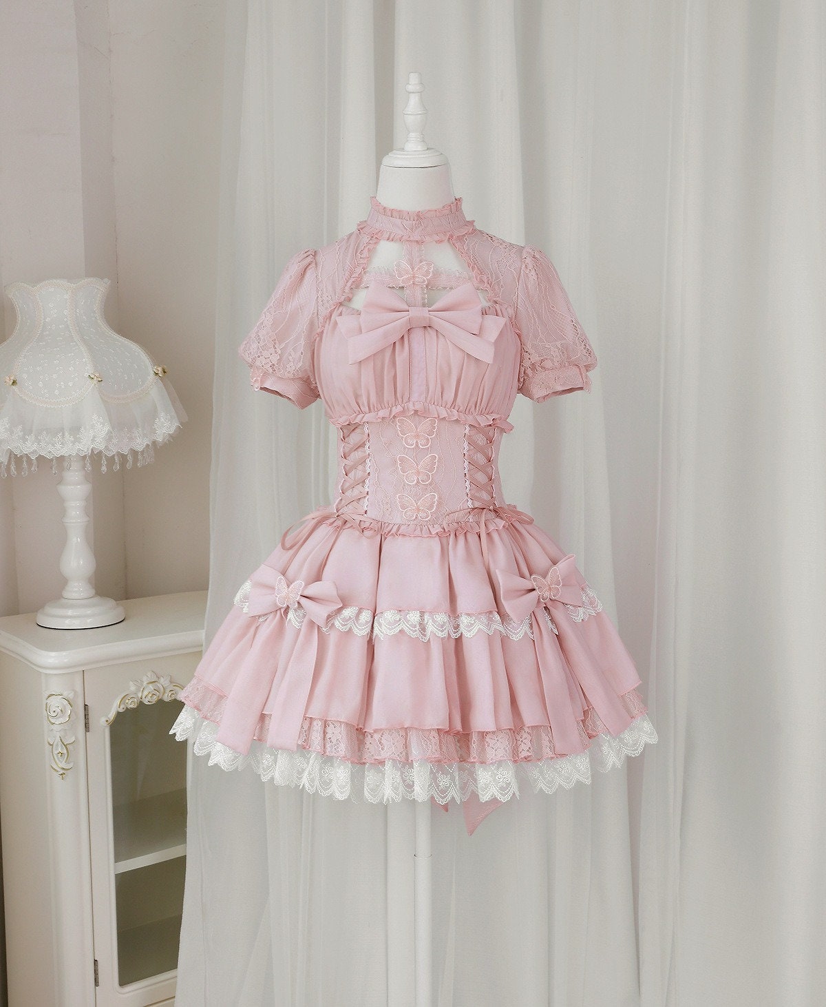 A pink lolita-style dress < with my hands - Dream