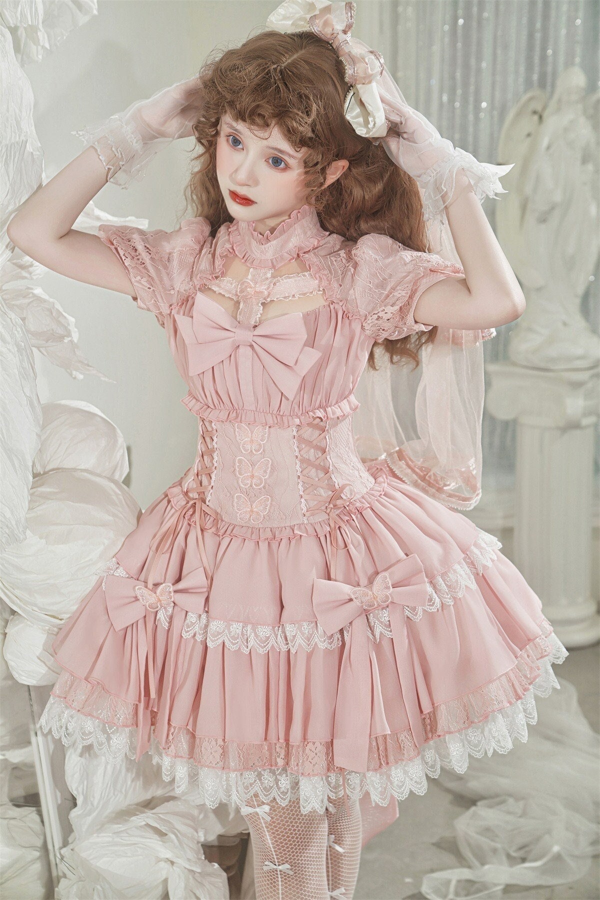 A pink lolita-style dress < with my hands - Dream