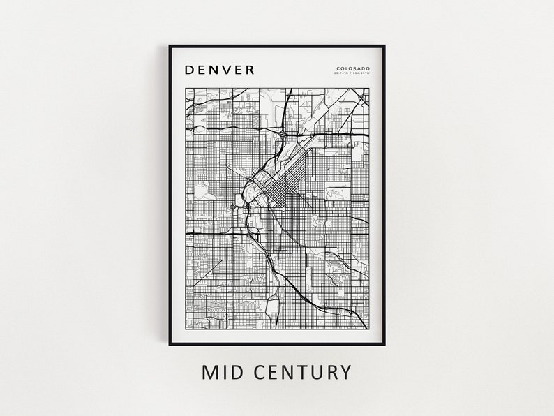 K&ouml;nnte beinhalten: Schwarz-wei&szlig;er minimalistischer Karten-Druck von Denver, Colorado. Der Druck zeigt eine gitterf&ouml;rmige Stra&szlig;enkarte der Stadt mit dem Text "DENVER" und "COLORADO" oben. Der Text "MID CENTURY" befindet sich unten auf dem Druck.