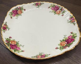 Royal Albert Old Country Roses Handled Cake Plate, Route Cake Tray, Vintage Old Country Roses, Red and Yellow Roses with Gold Edge