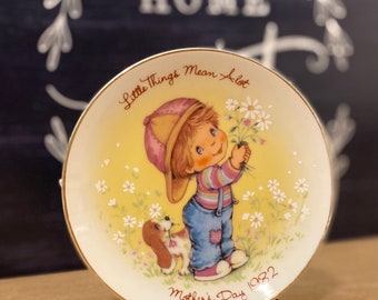 Little Things Mother’s Day Collectors Plate by Avon, Little Boy and Pup Holding Flowers for Mom, Made in 1982, Mothers Day Gift