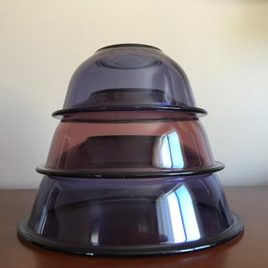 Set of 3 Vintage Pyrex Amethyst and Cranberry glass mixing bowls 2.5 L, 1.5 L and 1 L