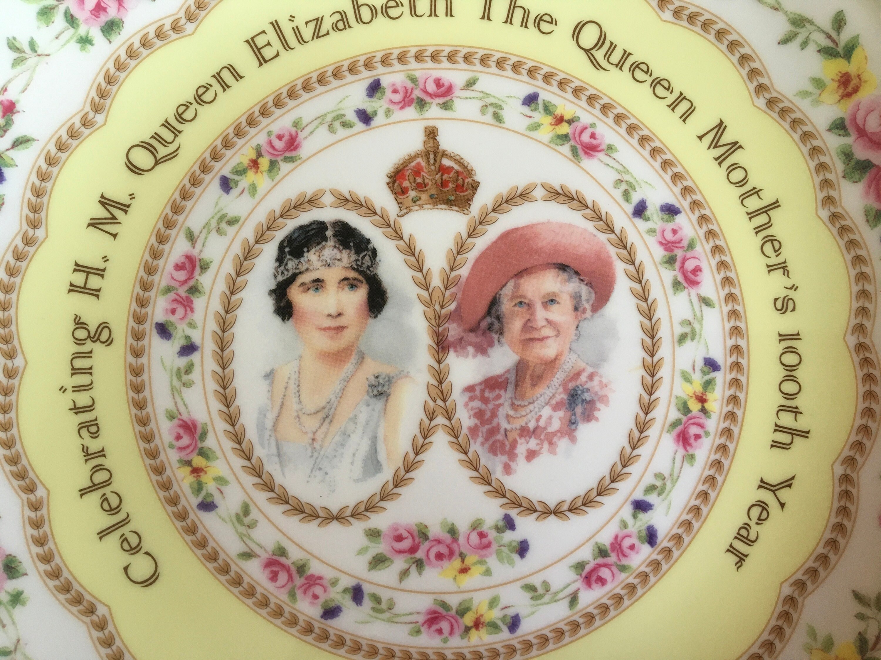 Vintage Royal Albert Celebrating H.M. Queen Elizabeth the Vintage Royal Albert Celebrating H.M. Queen Elizabeth the
