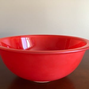 Vintage Pyrex Red glass mixing bowl 2.5 L