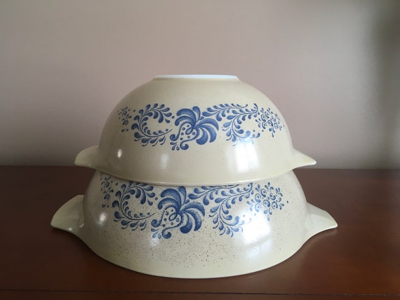 Set of 2 Vintage Pyrex Homestead Speckled Beige With Blue Floral