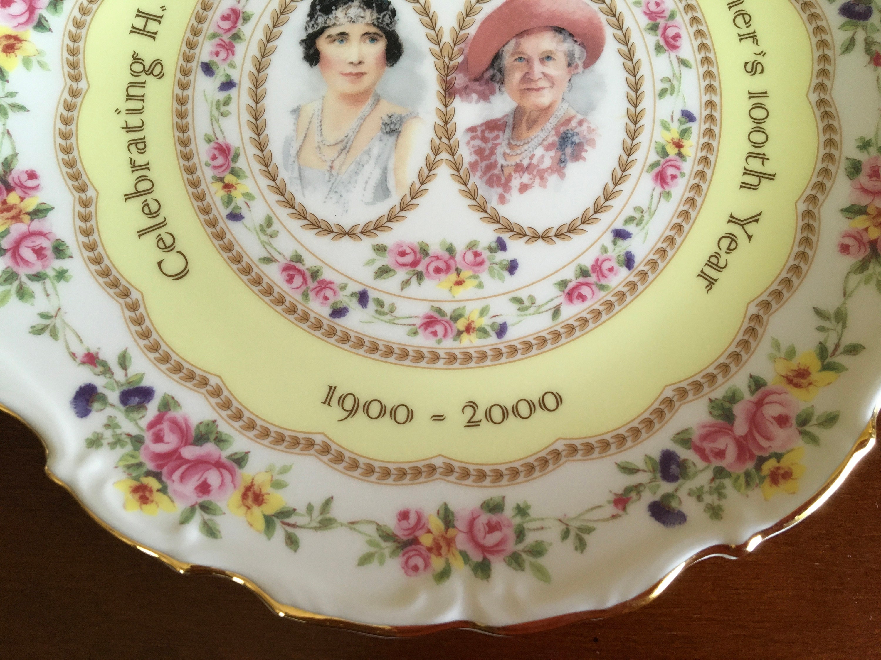Vintage Royal Albert Celebrating H.M. Queen Elizabeth the Vintage Royal Albert Celebrating H.M. Queen Elizabeth the