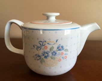 Corning ware/ Corelle Country Cornflower fine porcelain teapot