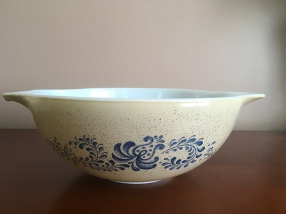 Set of 2 Vintage Pyrex Homestead Speckled Beige With Blue Floral