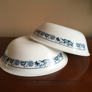 ONE Medium Vintage Corelle Old Town Blue bowl Salad or Pasta Blue Onion Bowl