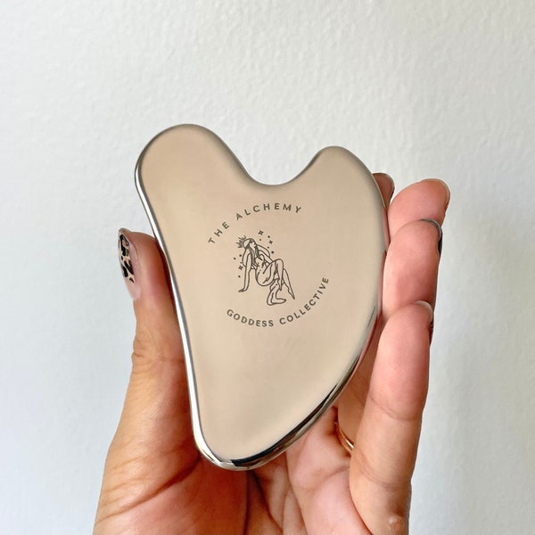 Gua sha en acier inoxydable The Alchemy Goddess Collective, déesse éclat de la pleine nouvelle lune, outil de beauté, outil de massage, gua sha pour le corps, gua pour le visage