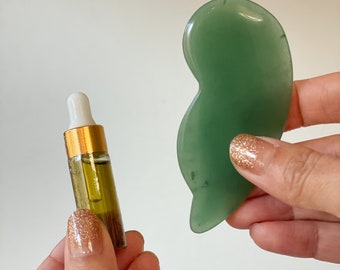 Gua Sha de aventurina verde con aceite facial (5 ml)