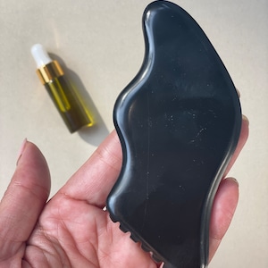 Bian Stone Gua Sha & Limited Edition Face Oil Holiday Gift Set – Natural Skincare Beauty Tool for Glowing Skin