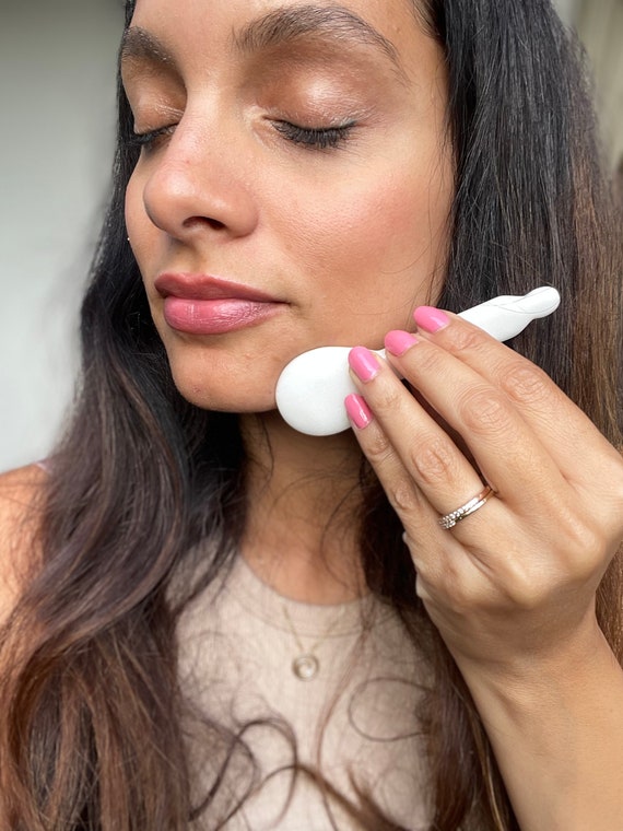 Escultura facial Cuchara Gua Sha de jade blanco Cuchara Gua Sha de acupresion Gua Sha Aceite facial organico Masaje facial Etsy Espana