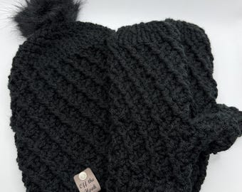 Gorro de crochet con punto trenzado cruzado para adultos, talla pequeña/mediana, con pompón de piel sintética y mitones a juego