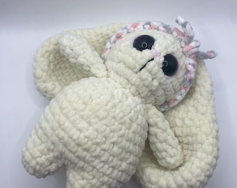 Conejito de peluche de crochet: juguete de peluche color crema con diadema rosa, blanca y gris
