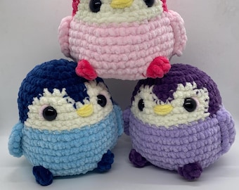 Pingüino bebé de peluche de crochet de tamaño mediano y colorido / Hecho a pedido / Peluche suave / Envío rápido