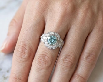 Anillo de compromiso con halo de moissanita de talla redonda de 1,5 quilates, anillo delicado, anillo nupcial de plata de ley 925 para mujer, anillo minimalista de propuesta y promesa.