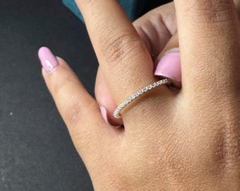 Anillo de boda de eternidad con corte redondo, anillo de eternidad completo para mujer, anillo apilable de plata de ley 925, delicado anillo, regalo de aniversario para ella.