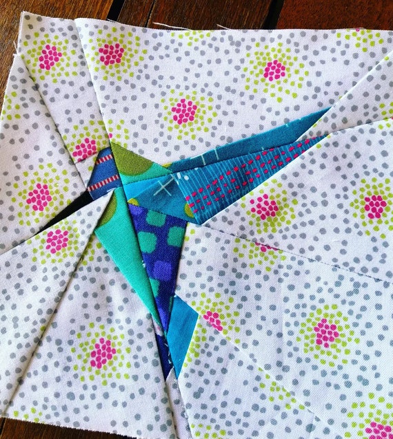 Hummingbird Paper Pieced Block Flighted Fancy Pattern – Flying