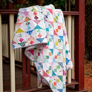 Feel the Tide scrap quilt pattern by Thimbles and Needles