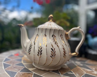Vintage Sadler Teapot Cream & Gold Laurel Leaf Design 1950’s