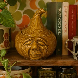 Vintage Pickled Onion Face Pot, Anthropomorphic Ceramic Storage Jar, Retro Kitchenalia, Novelty Onion Jar, Quirky Vintage Kitchen Decor