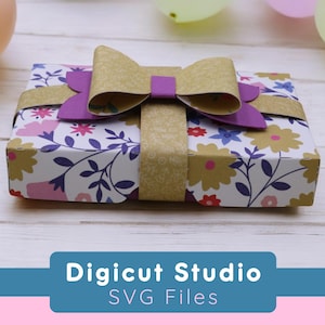 Mini geschenkdoos en strik svg. Geperforeerde vouwdoos svg. Geschenkdoos. Boog svg. Moederdagcadeau.  Kaarthouder.  Karton aanwezig. Verpakking. CS5