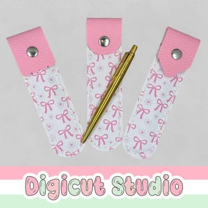 Etui na jeden długopis SVG. Smukły uchwyt na długopis SVG. Ślubne etui na długopis SVG. Ręcznie szyte SVG. Akcesoria do torebek. Akcesoria podróżne SVG. HS57