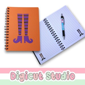 Diario Piernas de Bruja SVG. Cuaderno de Halloween SVG. Creación de libros. Encuadernación de diario. Diario de Halloween. Bloc de notas A5. Encuadernación con corte y perforación. Libro 3D. BB8.